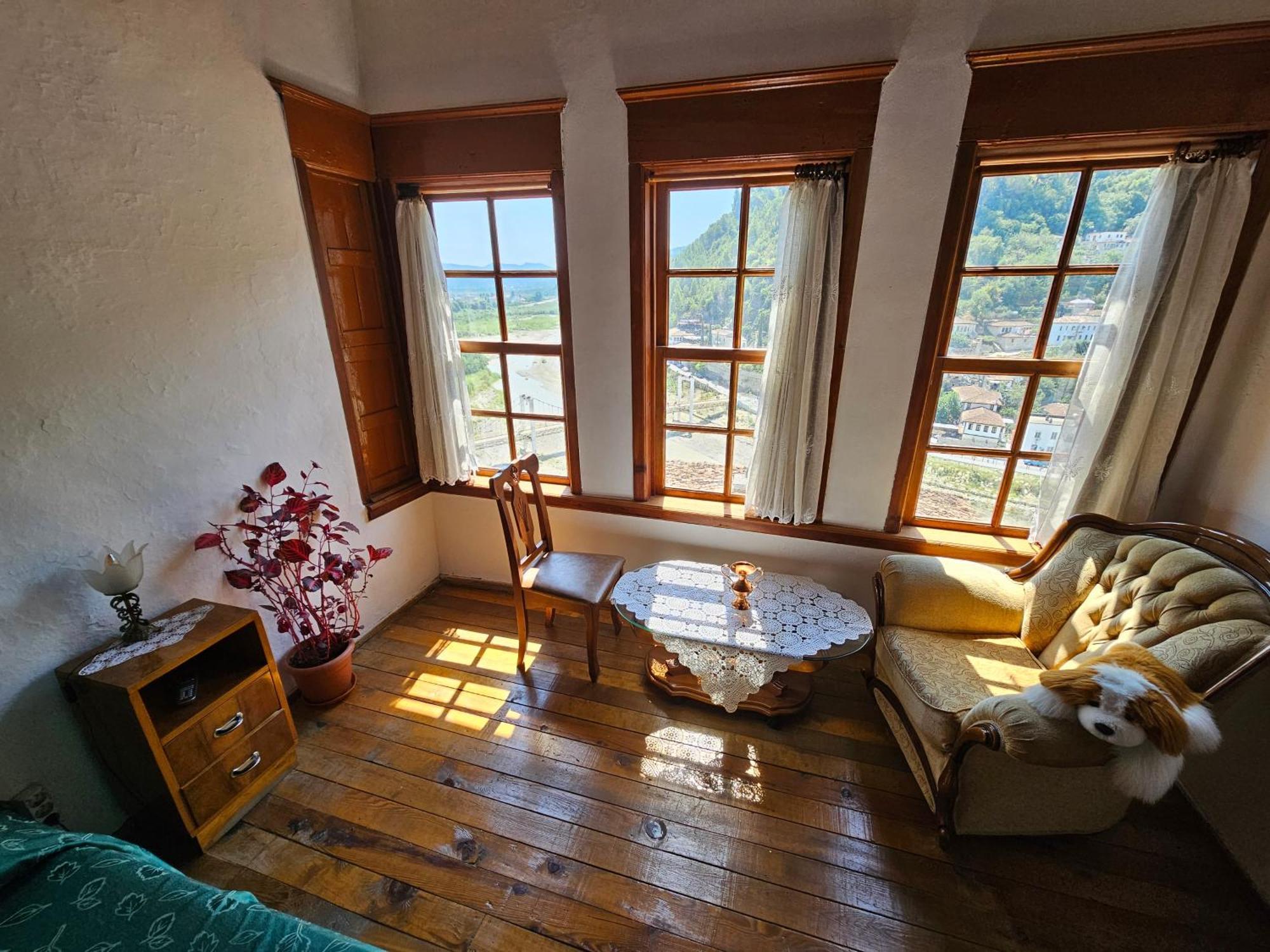 Guest House Panorama Berat Kültér fotó